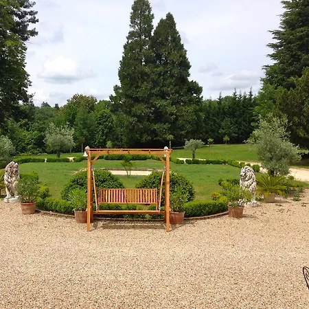Chateau De Lestaubiere Bed & Breakfast