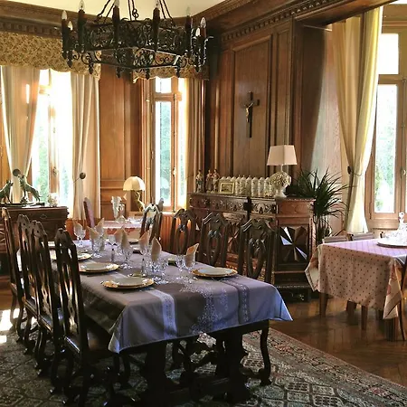Chateau De Lestaubiere Bed & Breakfast Douville