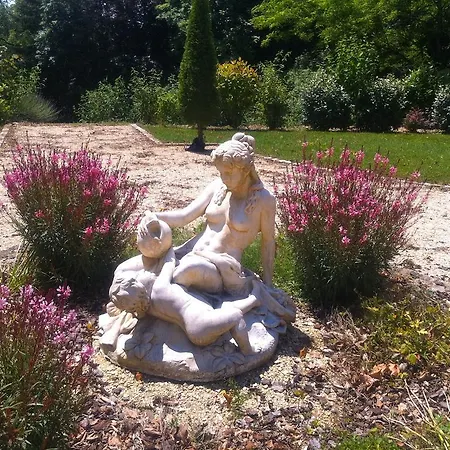 Bed & Breakfast Chateau De Lestaubiere *