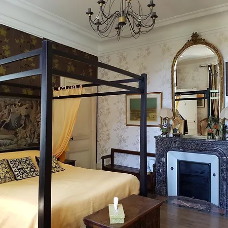 Bed & Breakfast Chateau De Lestaubiere