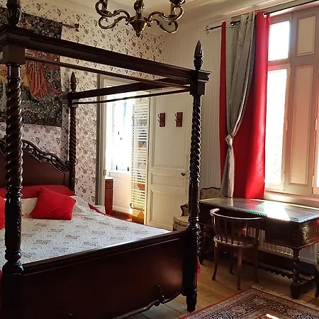 Chateau De Lestaubiere Bed & Breakfast