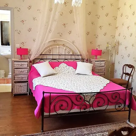 Chateau De Lestaubiere Oda ve Kahvaltı Douville