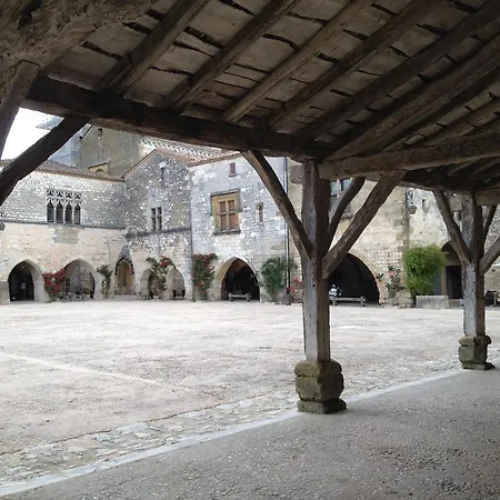 Chateau De Lestaubiere * Douville