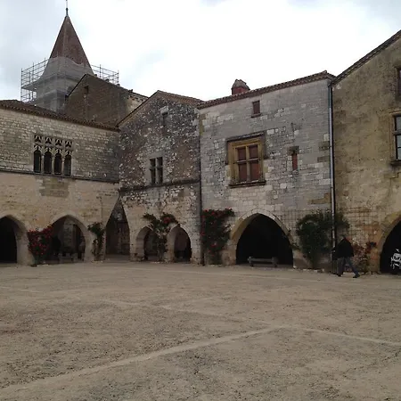 Chateau De Lestaubiere Bed & Breakfast *