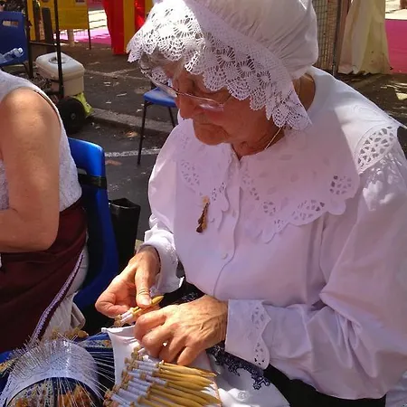 Oda ve Kahvaltı Chateau De Lestaubiere *