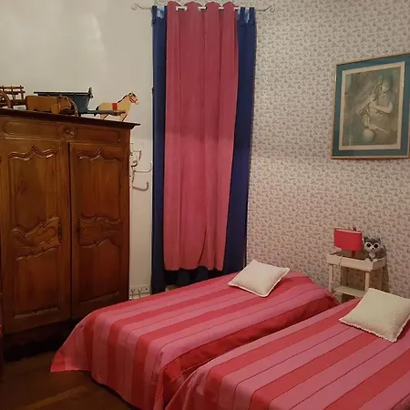 Bed & Breakfast Chateau De Lestaubiere *