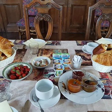 Chateau De Lestaubiere Oda ve Kahvaltı Douville